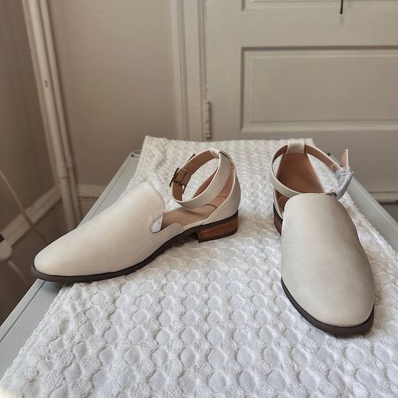 Journee Loreta Loafer Flats Vegan Leather Ivory Buckle Straps Square Toe 1” Heel - Picture 12 of 16